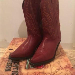 Cowboy boots - Red Laredo Women’s cowboy boots.